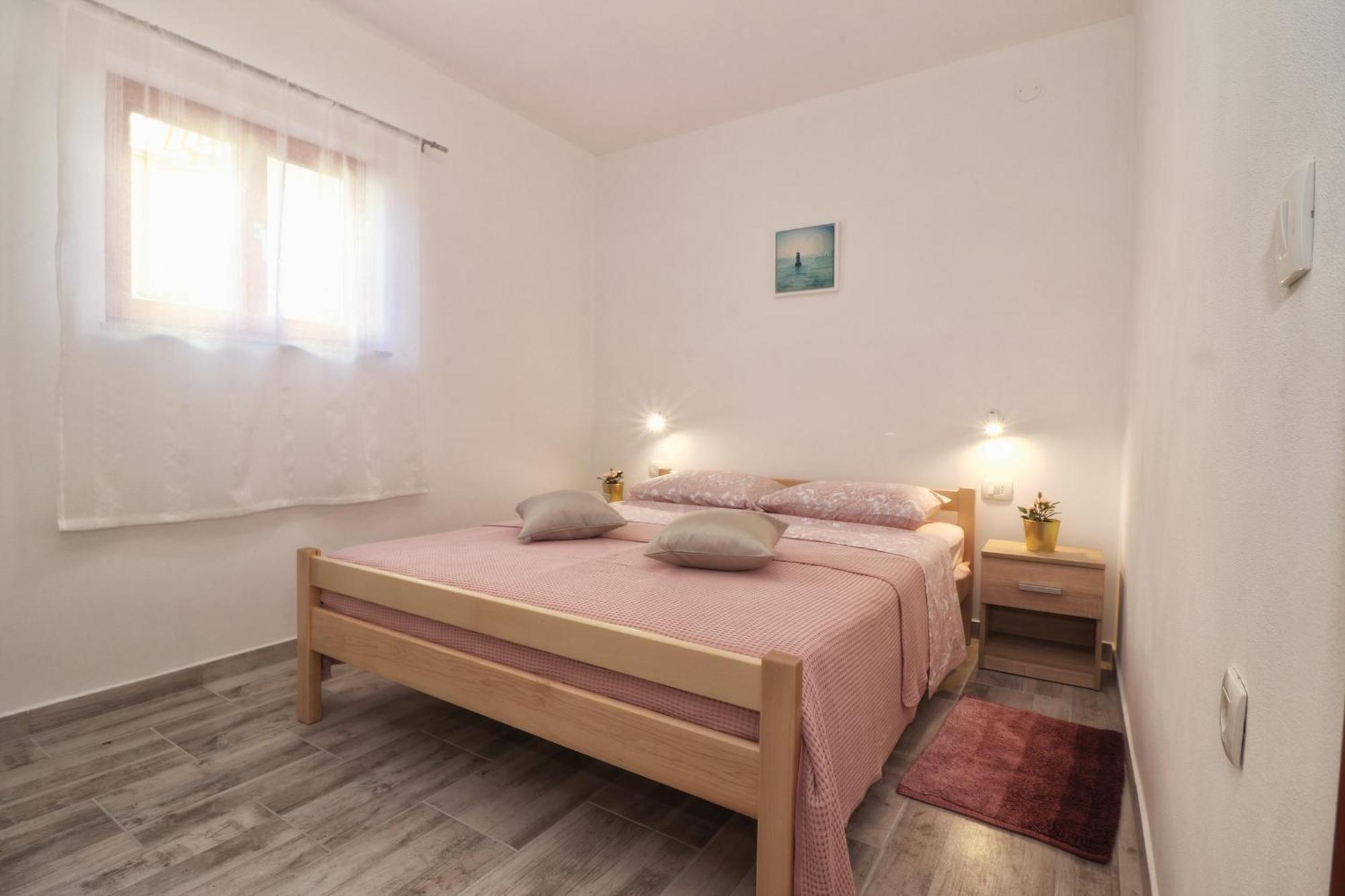 Studio Apartman Edy 3 พูลา ภายนอก รูปภาพ